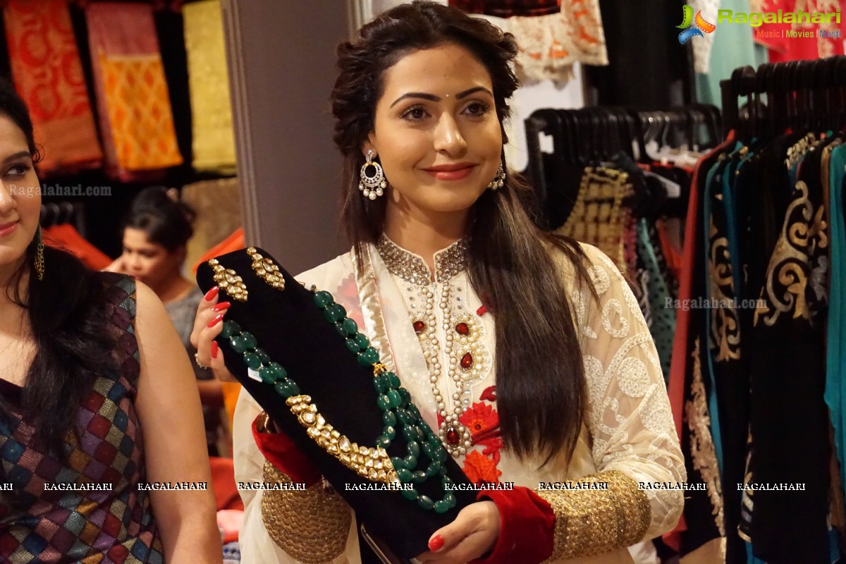 Nandini Rai inaugurates Akritti Elite Exhibition at Taj Krishna, Hyderabad (Aug. 2015)