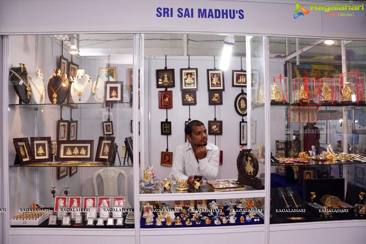 Allure Vastra Vibha Exhibition at Sri Satya Sai Nigamagamam (Day 2)