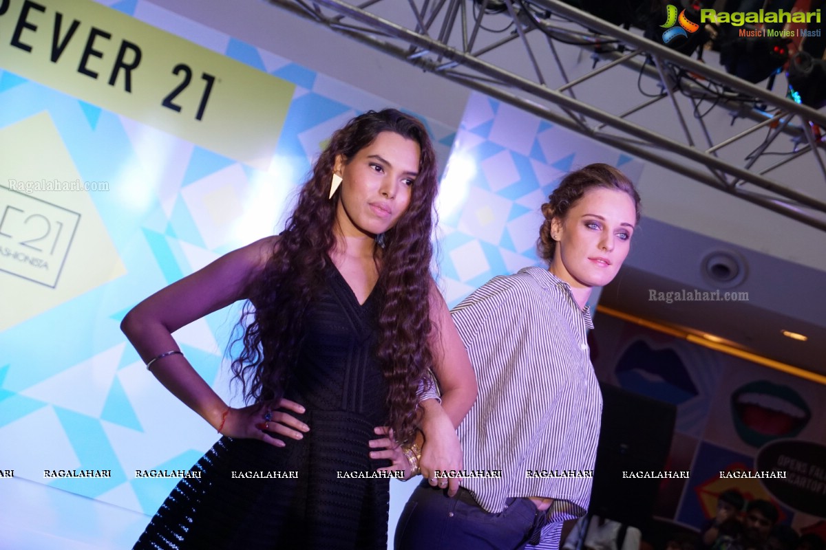 #F21 Fashionista with Taapsee Pannu at Forum Mall, Hyderabad