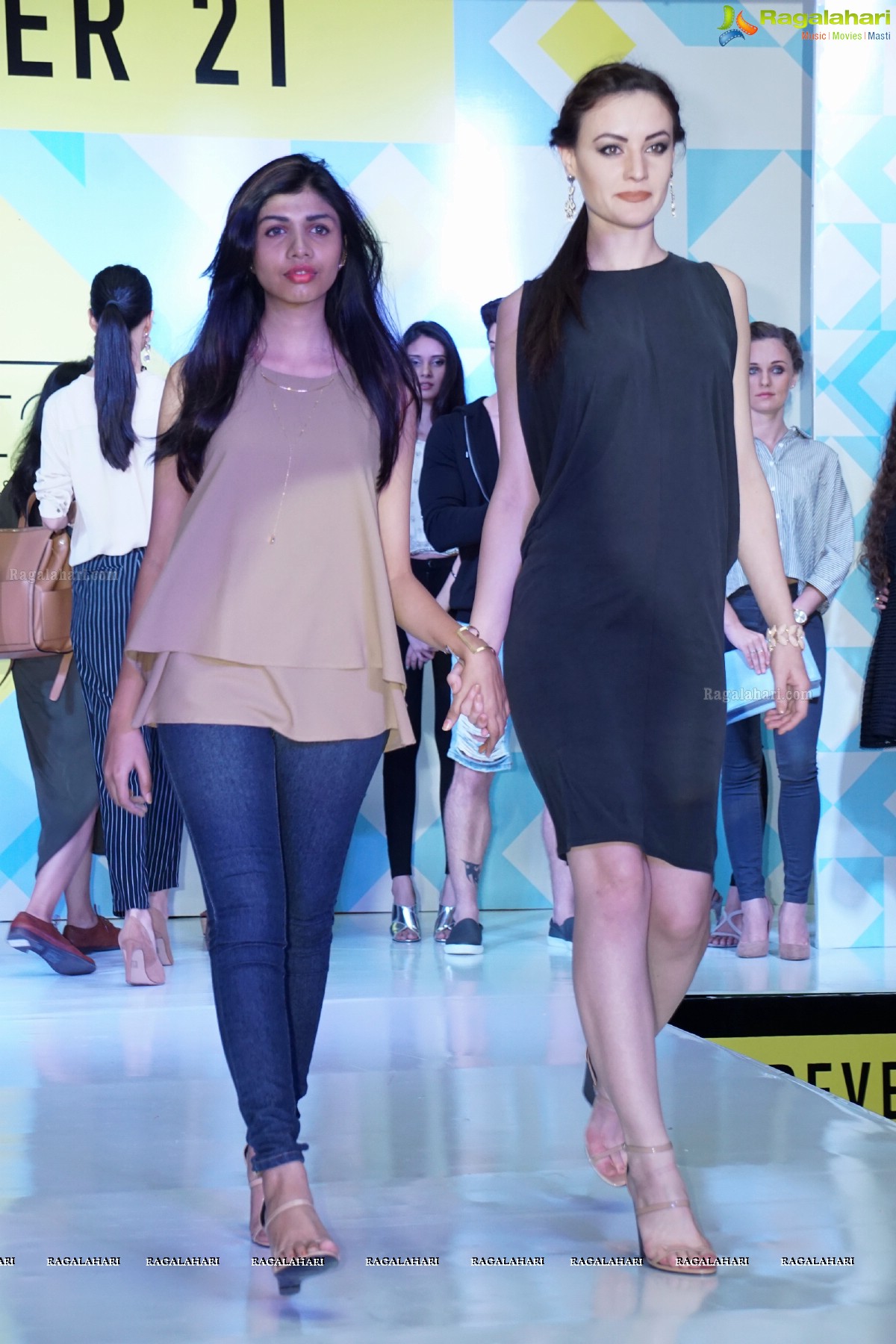 #F21 Fashionista with Taapsee Pannu at Forum Mall, Hyderabad