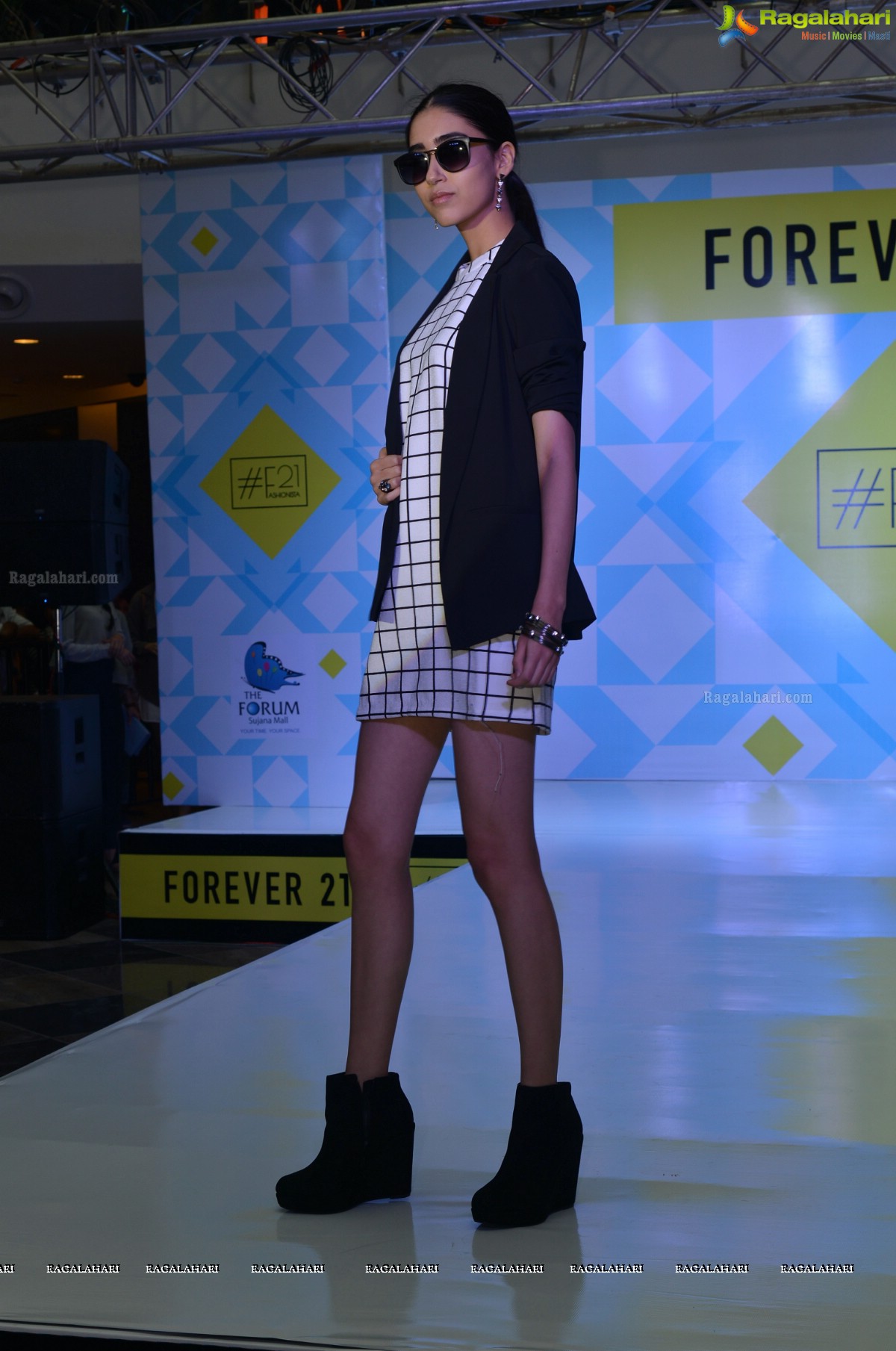 #F21 Fashionista with Taapsee Pannu at Forum Mall, Hyderabad