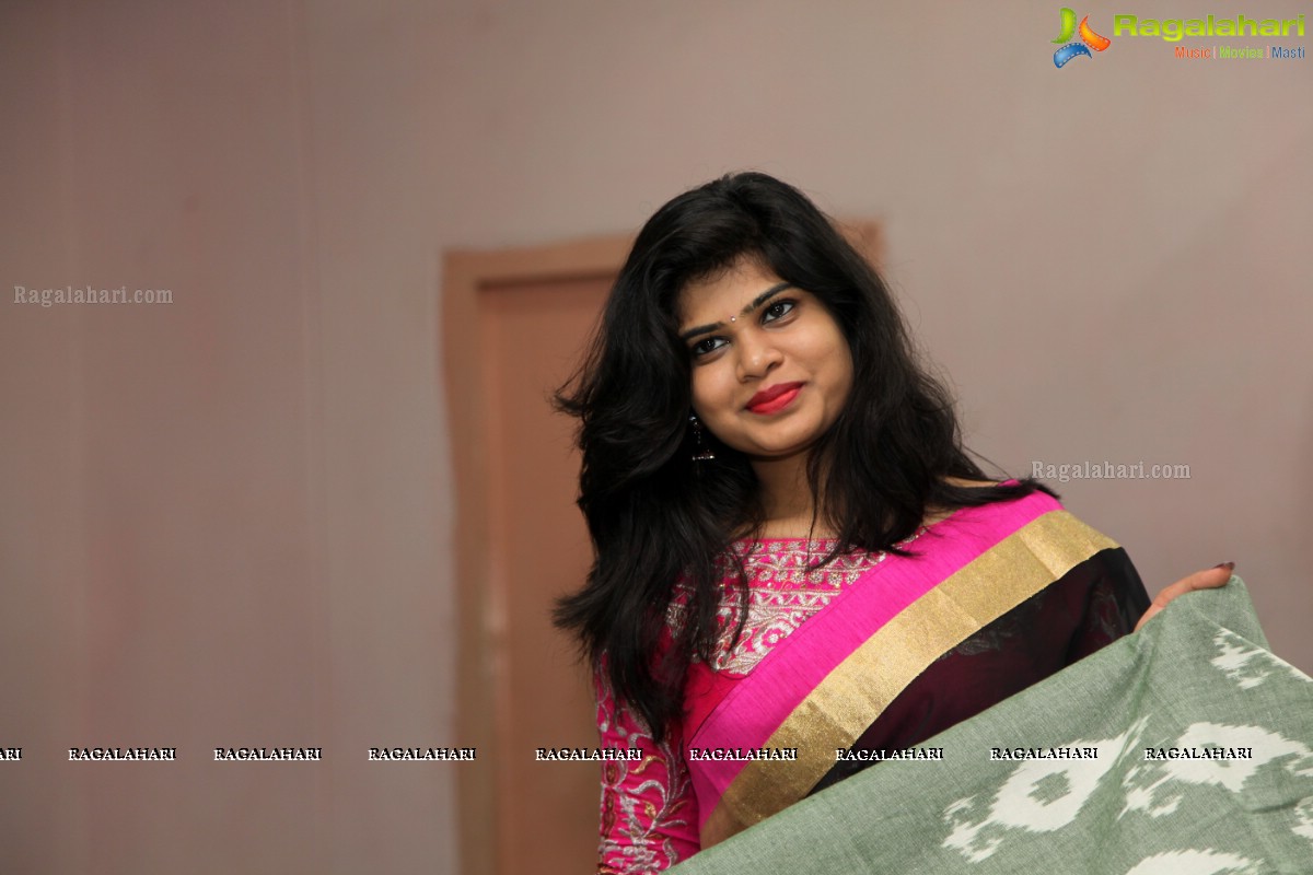 Alekhya inaugurates Pochampally IKAT Art Mela 2015 at Lions Club, Vizag