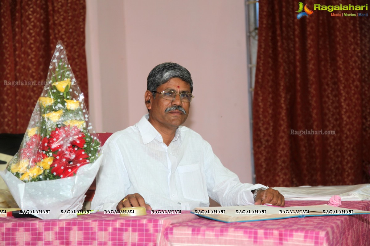 Alekhya inaugurates Pochampally IKAT Art Mela 2015 at Lions Club, Vizag