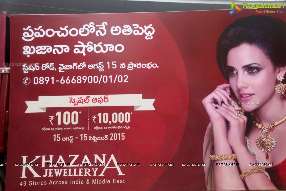 Kajal Aggarwal, Tamannaah launches Khazana's World Biggest Store in Vizag