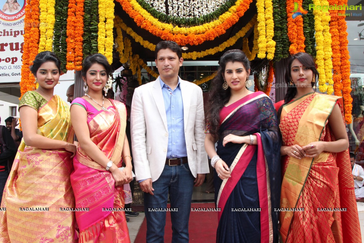 Launch of Kancheevaram Collection at Srinivasa Textiles by Actress Archana, Khenisha, Sita and other models