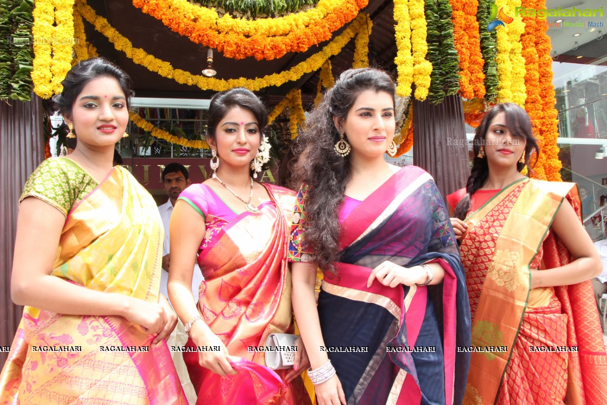 Launch of Kancheevaram Collection at Srinivasa Textiles by Actress Archana, Khenisha, Sita and other models