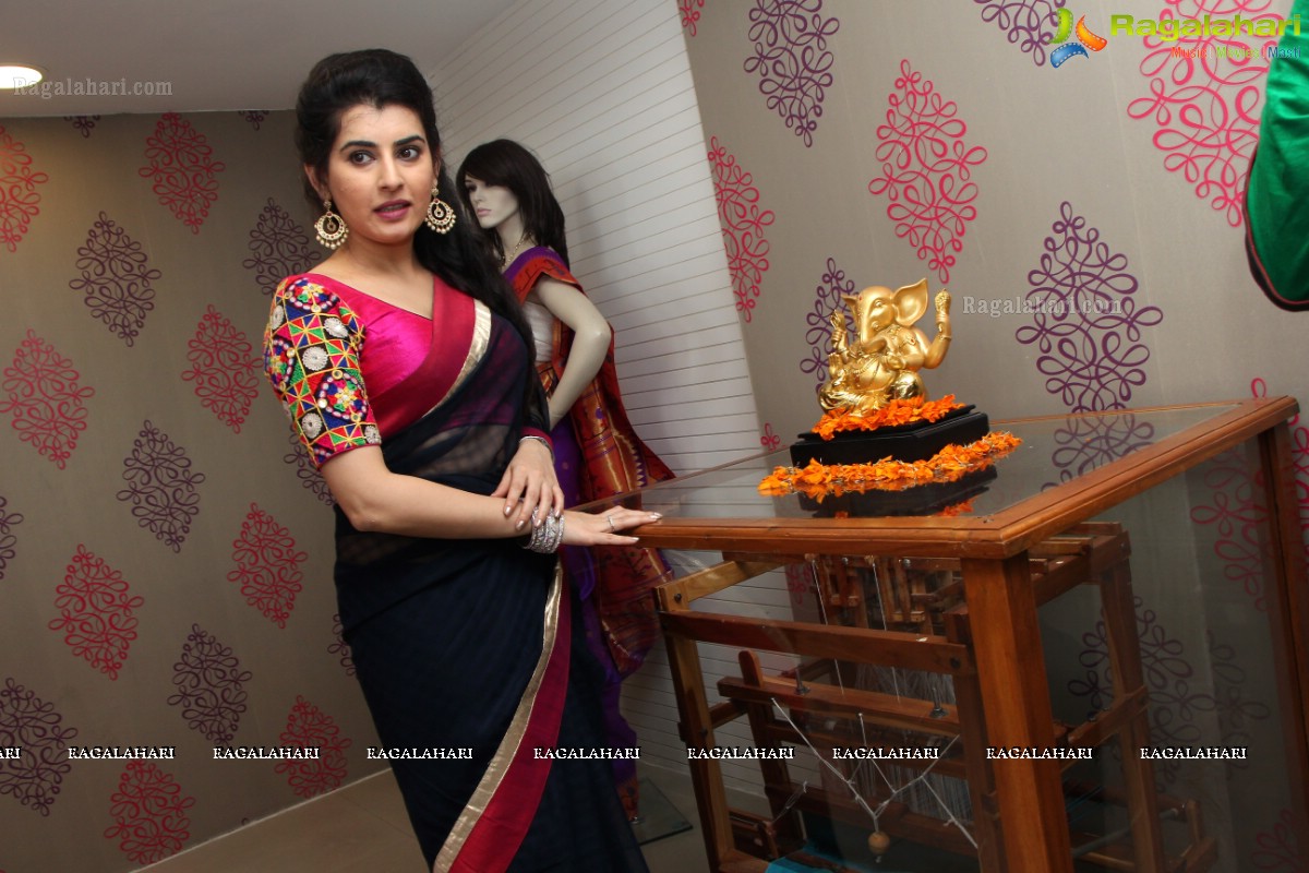 Launch of Kancheevaram Collection at Srinivasa Textiles by Actress Archana, Khenisha, Sita and other models