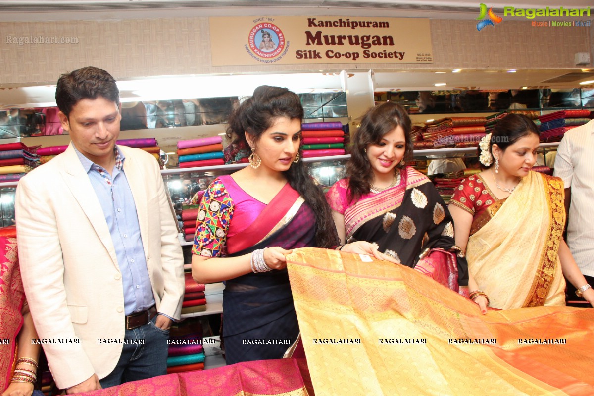 Launch of Kancheevaram Collection at Srinivasa Textiles by Actress Archana, Khenisha, Sita and other models