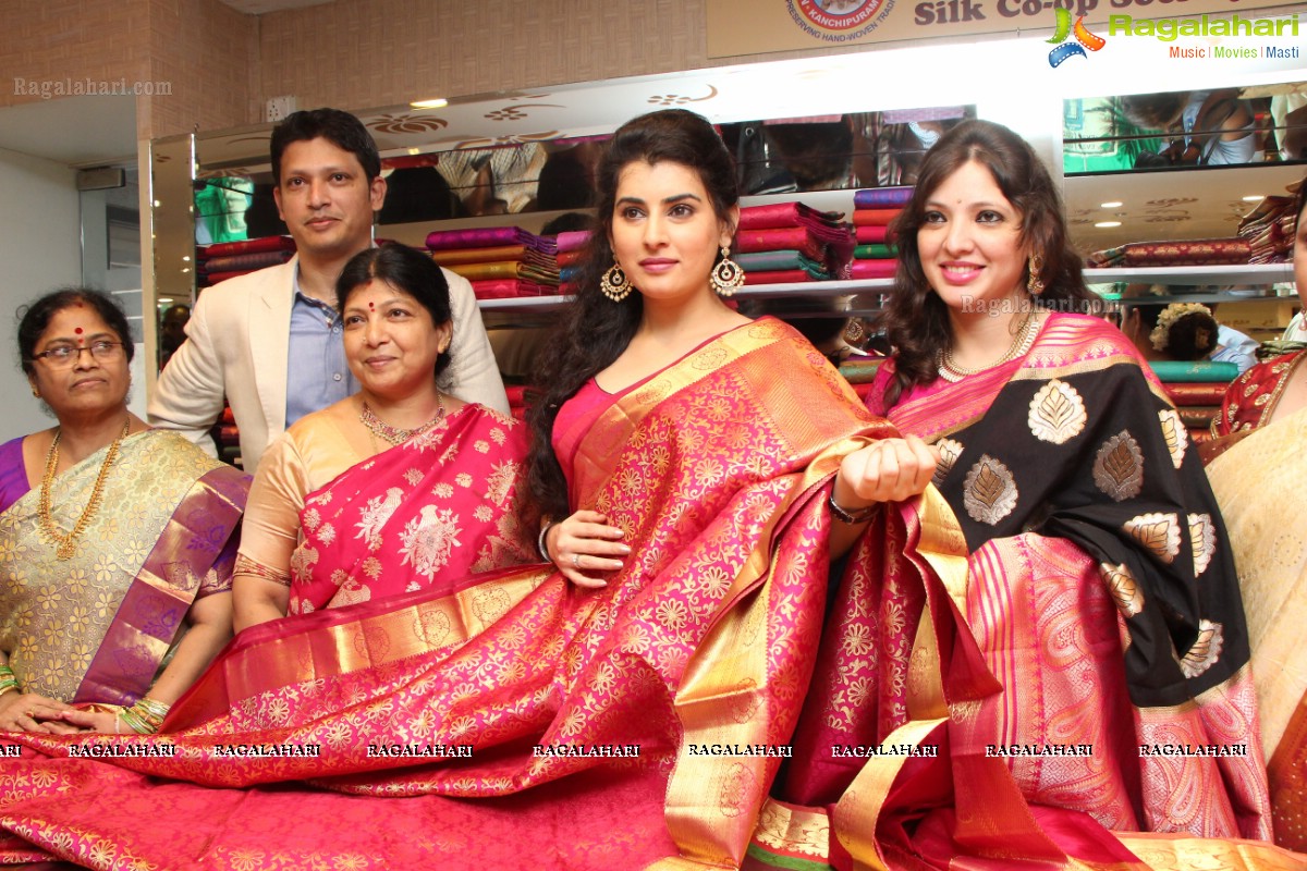 Launch of Kancheevaram Collection at Srinivasa Textiles by Actress Archana, Khenisha, Sita and other models