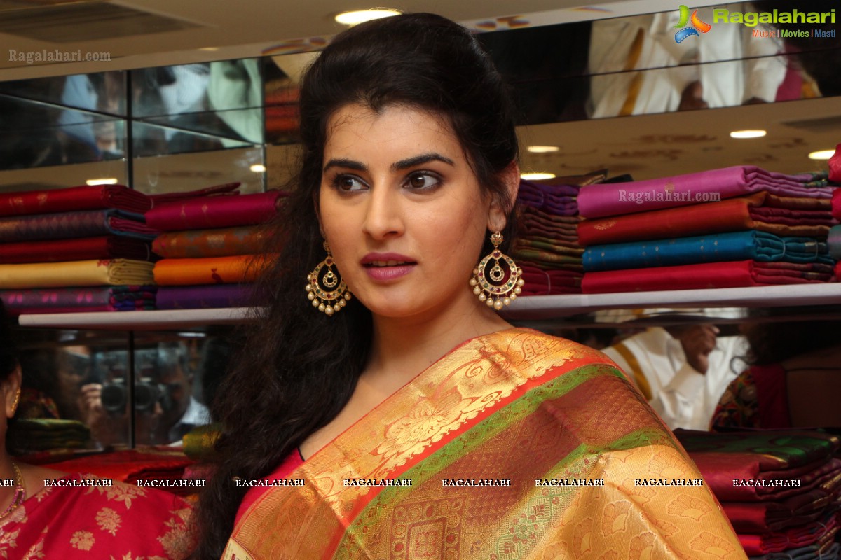 Launch of Kancheevaram Collection at Srinivasa Textiles by Actress Archana, Khenisha, Sita and other models