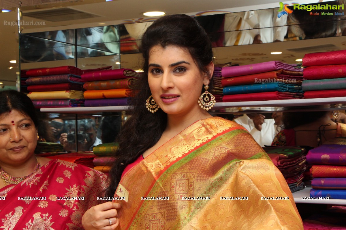 Launch of Kancheevaram Collection at Srinivasa Textiles by Actress Archana, Khenisha, Sita and other models