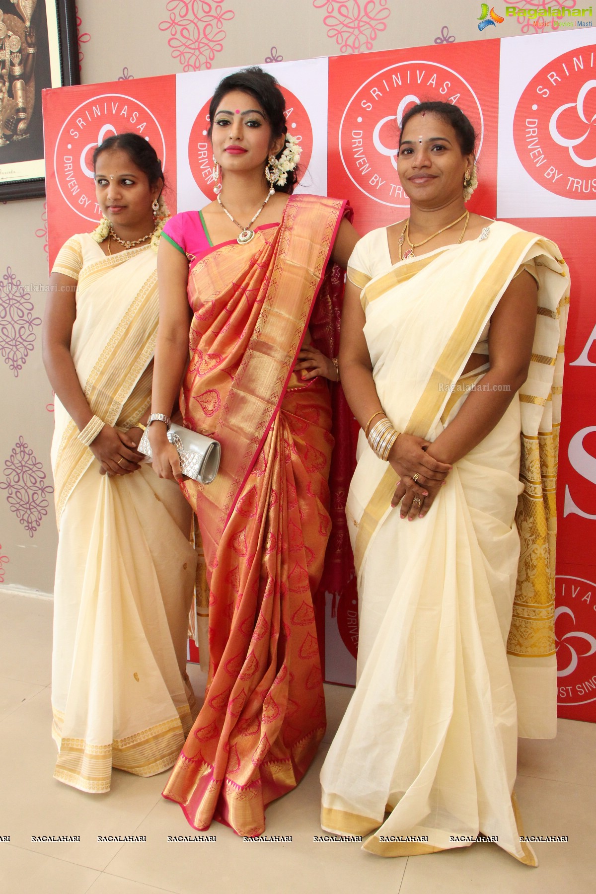 Launch of Kancheevaram Collection at Srinivasa Textiles by Actress Archana, Khenisha, Sita and other models