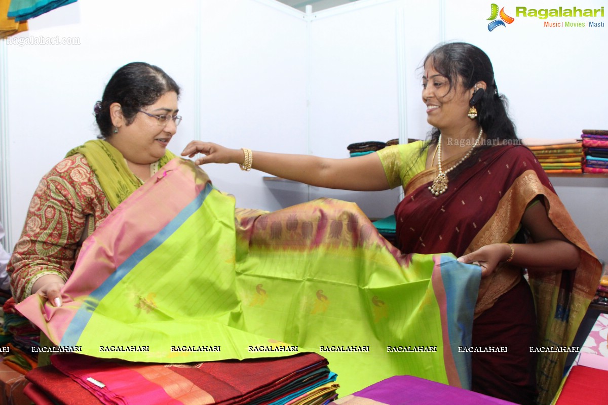 Lepakshi Cotton and Silk Fab at Sri Satya Sai Nigamagamam, Hyderabad