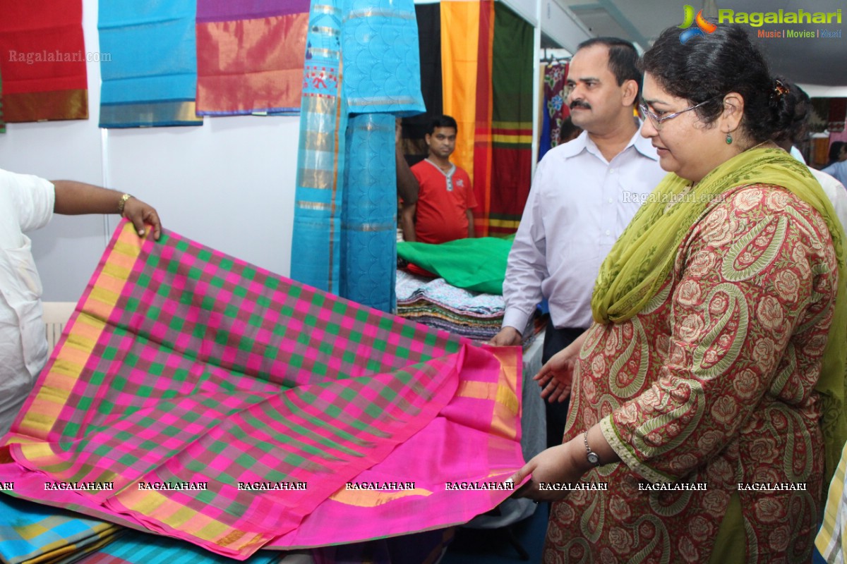 Lepakshi Cotton and Silk Fab at Sri Satya Sai Nigamagamam, Hyderabad