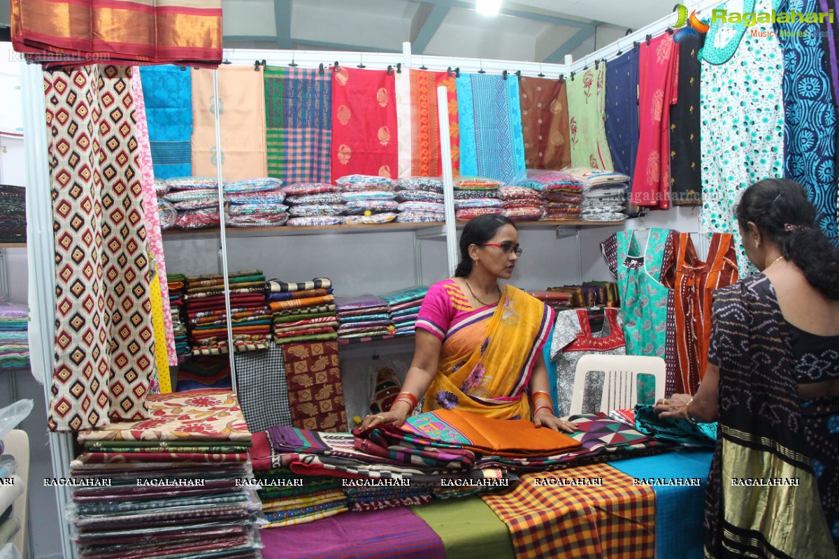 Lepakshi Cotton and Silk Fab at Sri Satya Sai Nigamagamam, Hyderabad