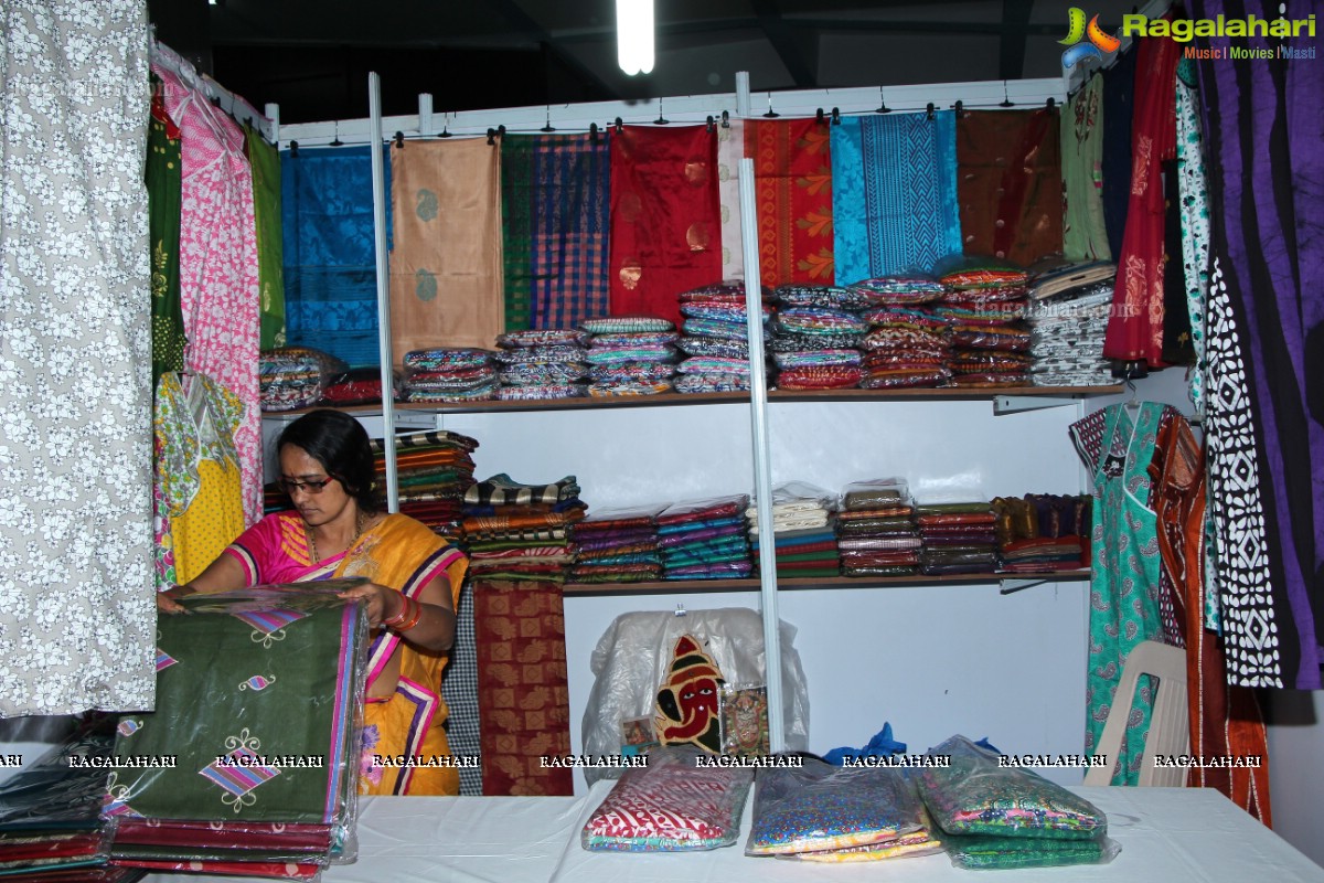 Lepakshi Cotton and Silk Fab at Sri Satya Sai Nigamagamam, Hyderabad