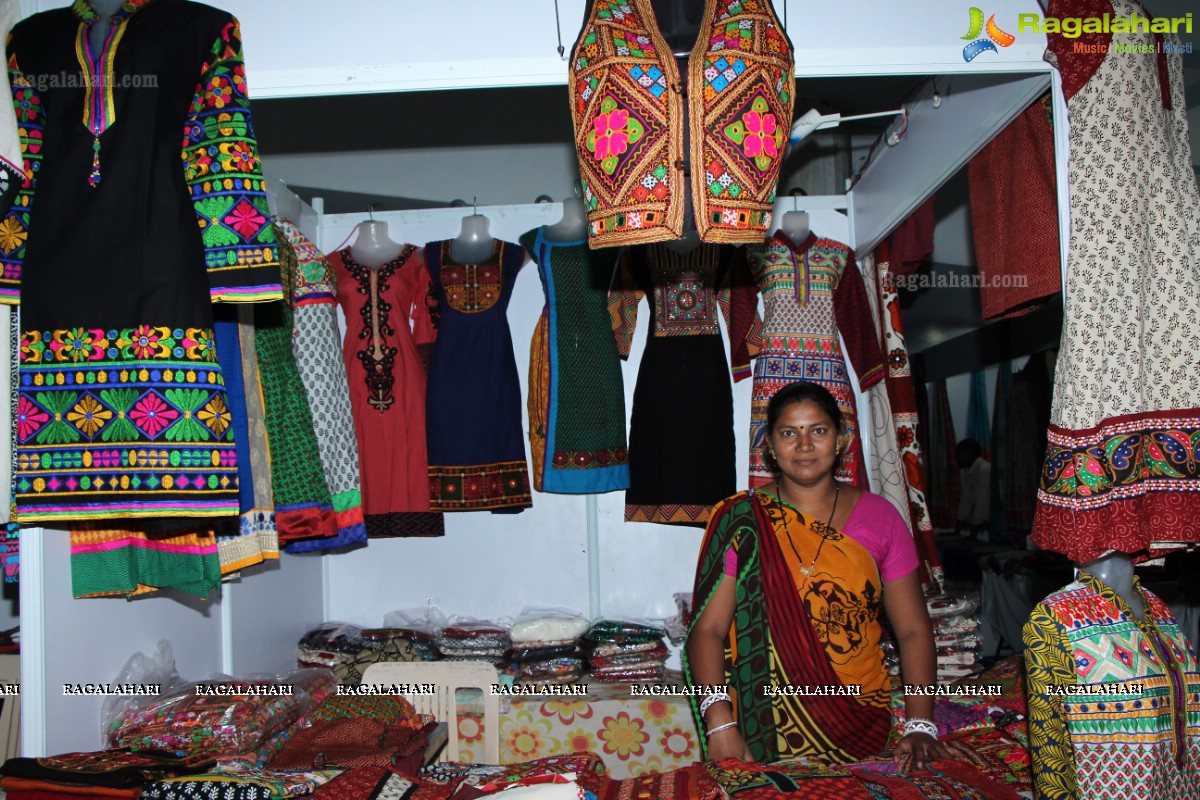 Lepakshi Cotton and Silk Fab at Sri Satya Sai Nigamagamam, Hyderabad