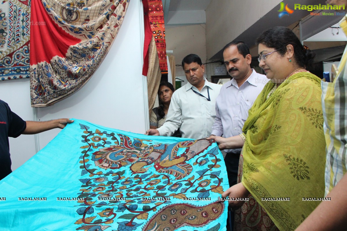 Lepakshi Cotton and Silk Fab at Sri Satya Sai Nigamagamam, Hyderabad