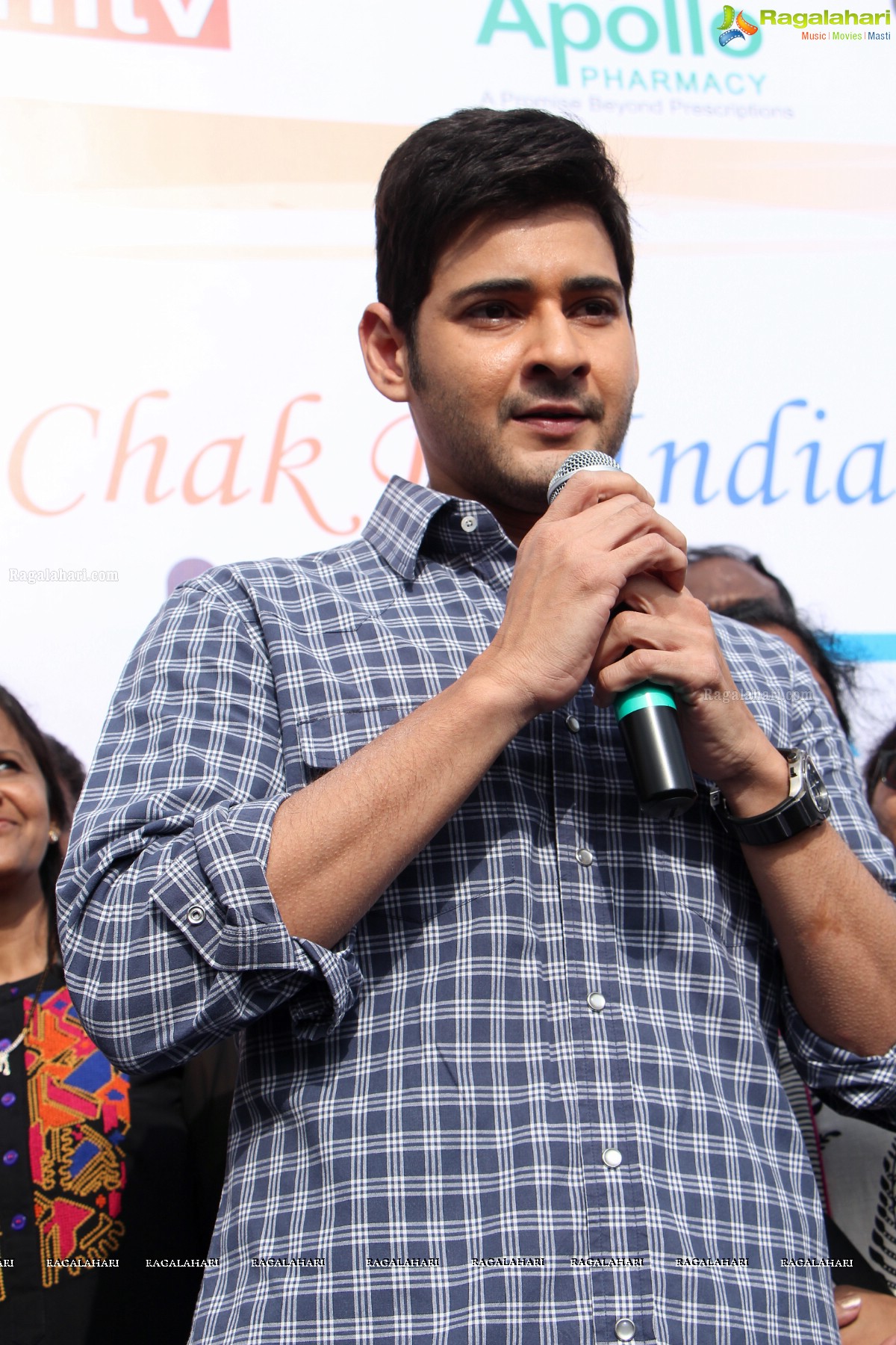 Mahesh Babu flags off Hyderabad Bicycling Club's 'Chak De India Ride'