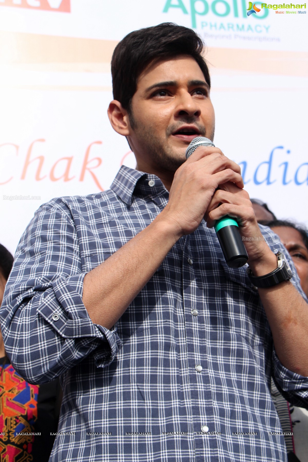 Mahesh Babu flags off Hyderabad Bicycling Club's 'Chak De India Ride'