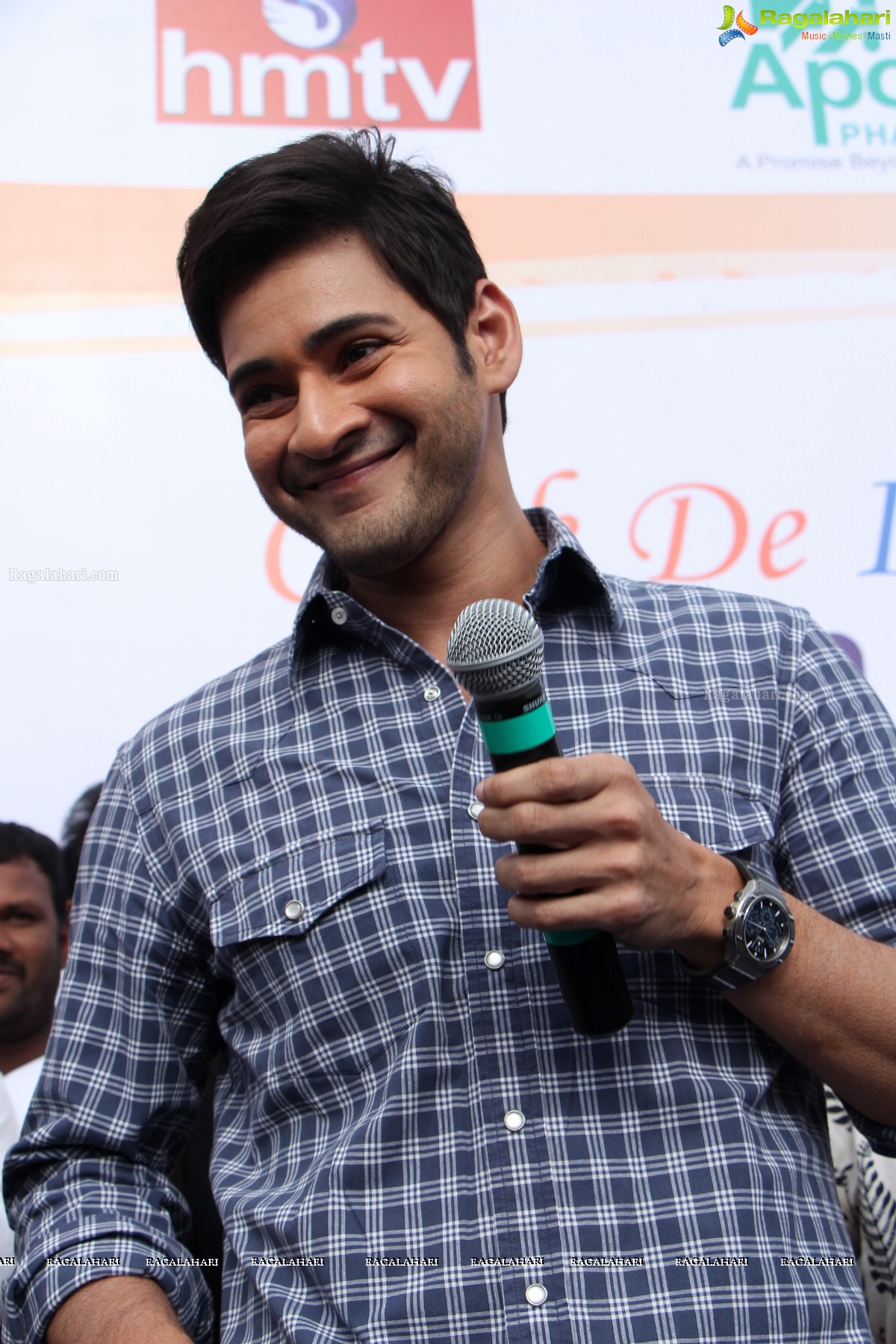 Mahesh Babu flags off Hyderabad Bicycling Club's 'Chak De India Ride'