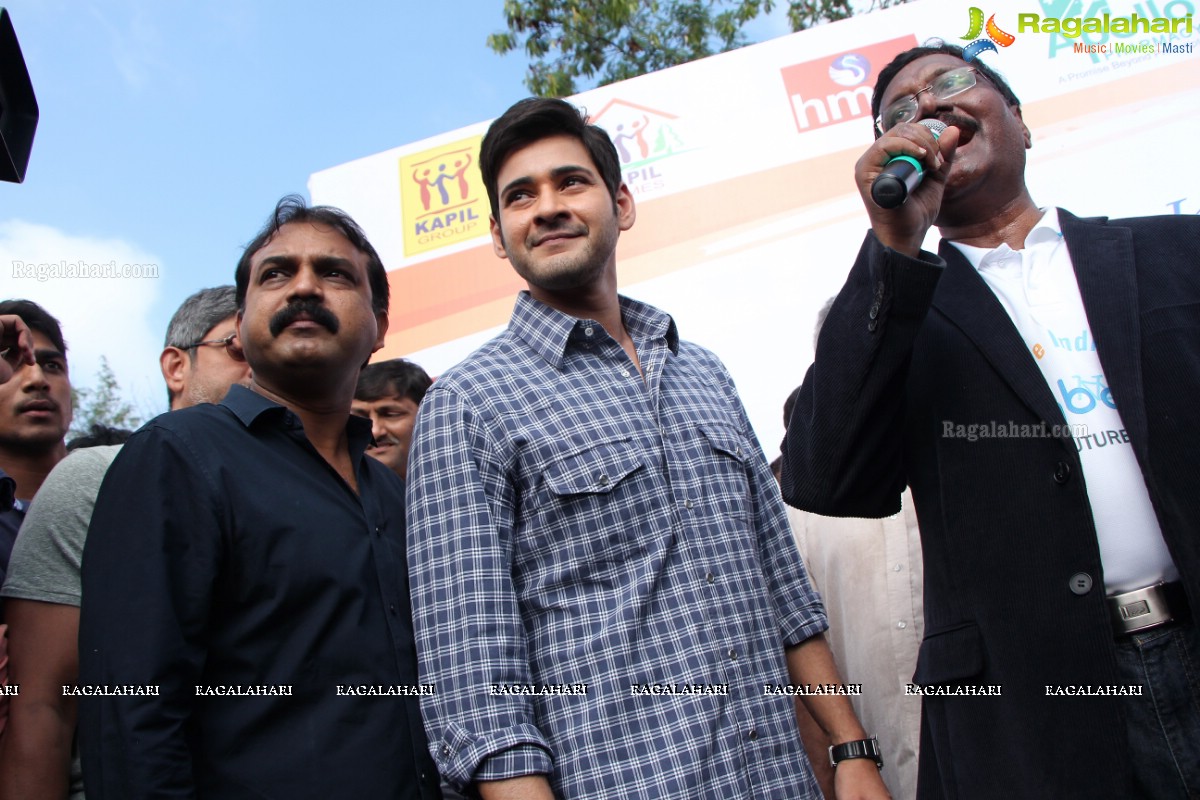 Mahesh Babu flags off Hyderabad Bicycling Club's 'Chak De India Ride'