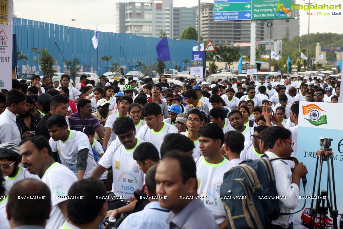 Mahesh Babu flags off Hyderabad Bicycling Club's 'Chak De India Ride'