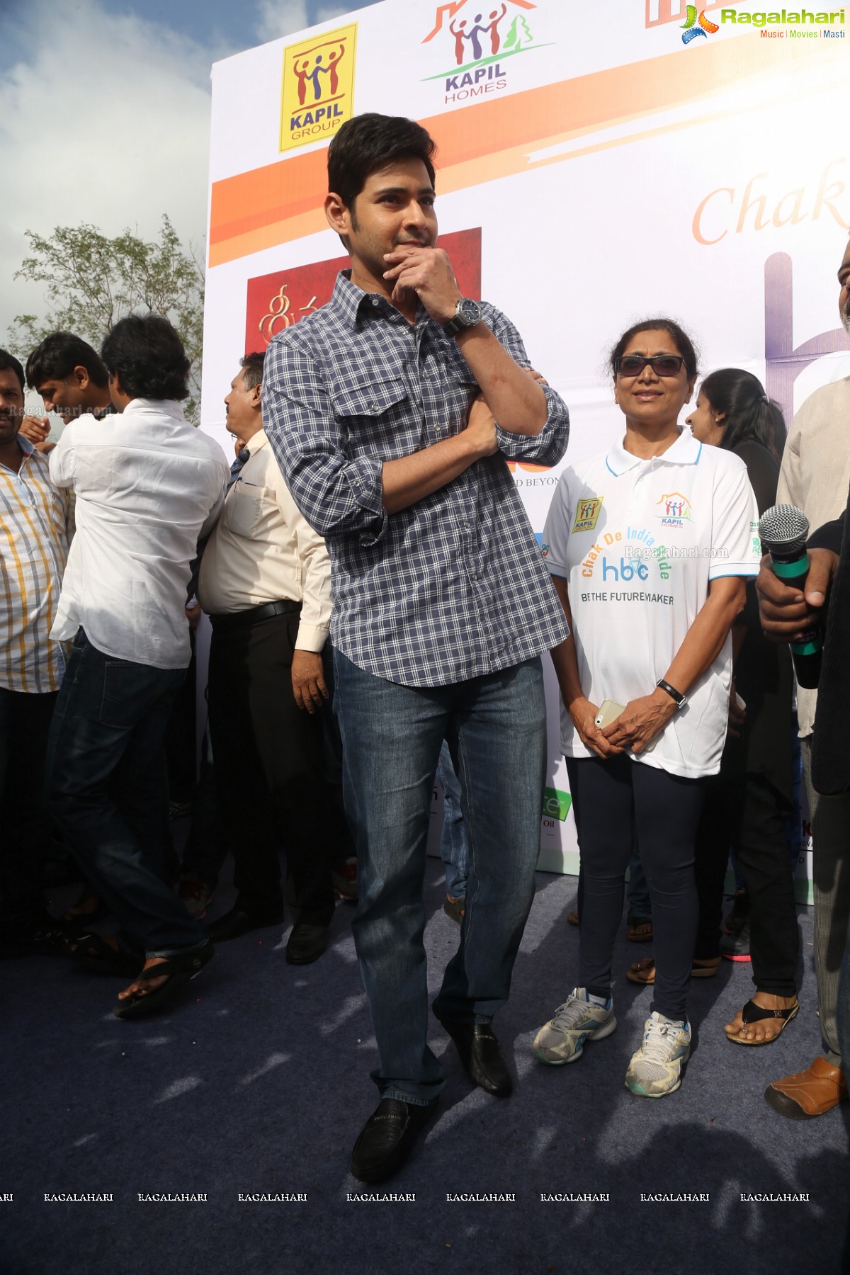 Mahesh Babu flags off Hyderabad Bicycling Club's 'Chak De India Ride'