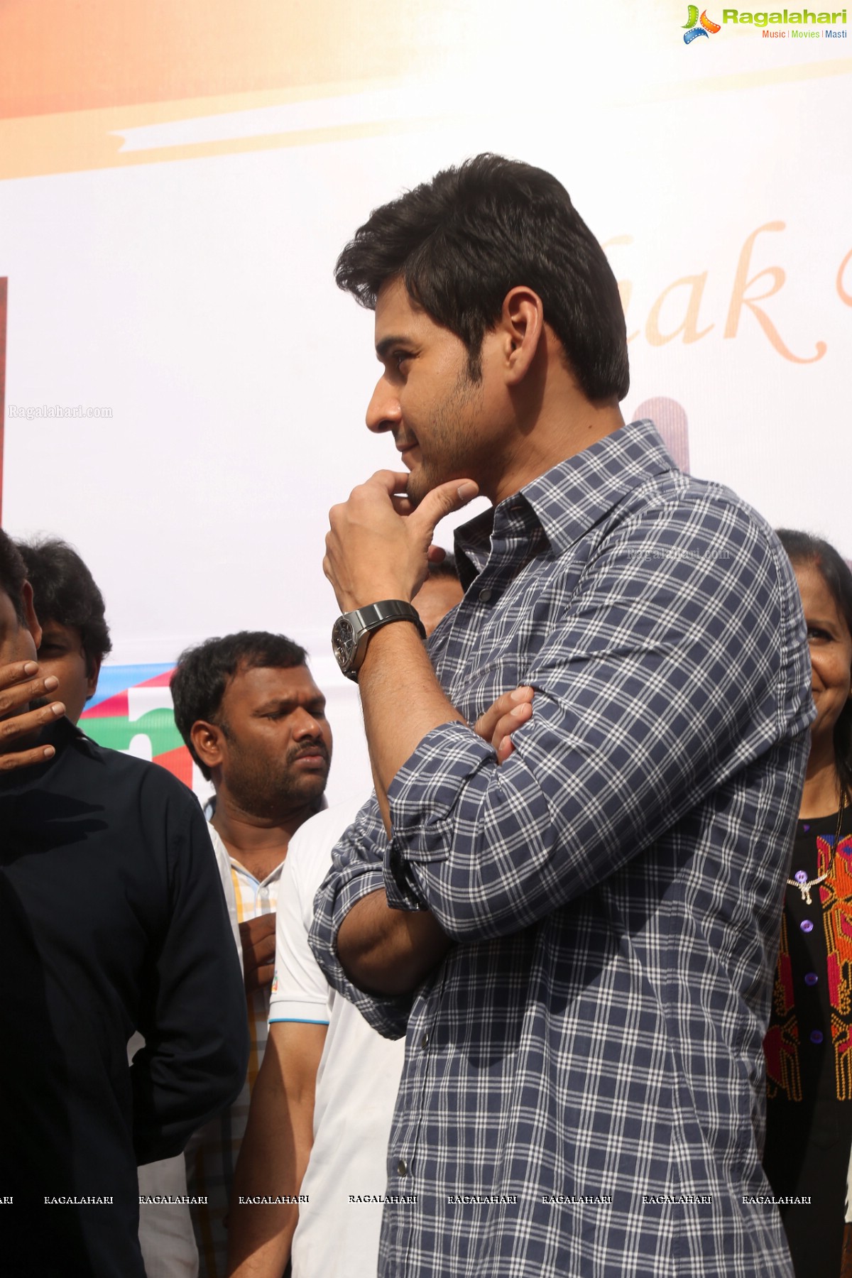 Mahesh Babu flags off Hyderabad Bicycling Club's 'Chak De India Ride'