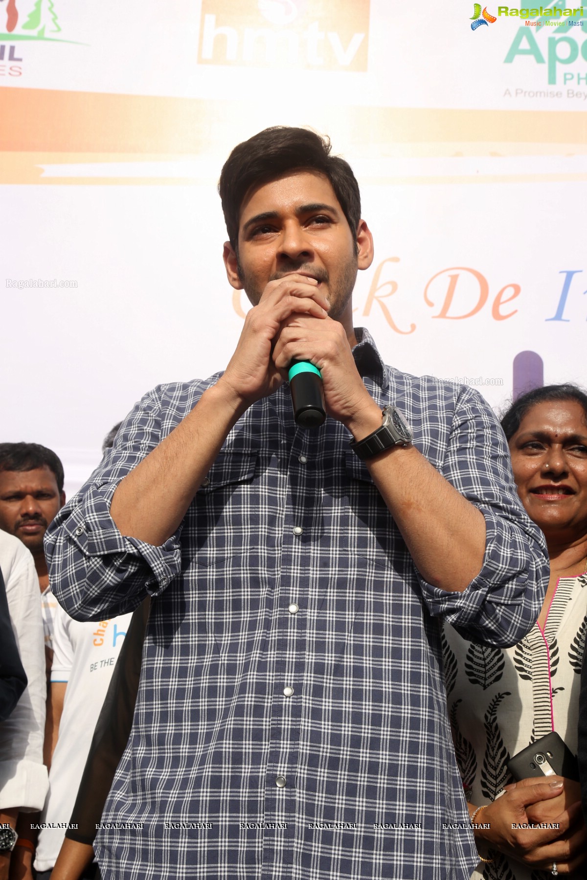 Mahesh Babu flags off Hyderabad Bicycling Club's 'Chak De India Ride'