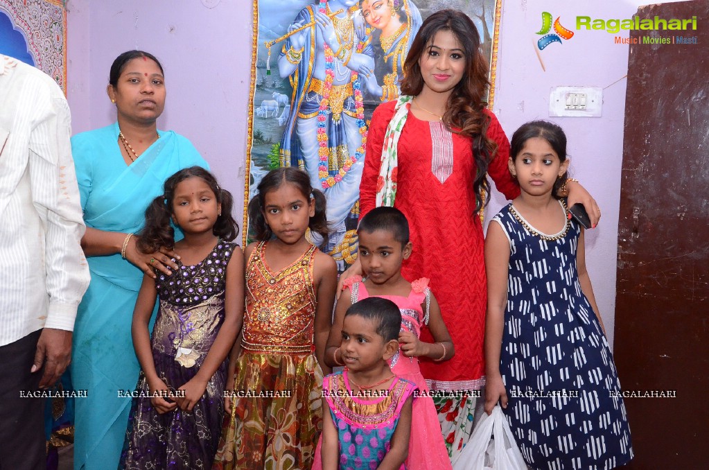 Rakhi Celebrations with Manali Rathod at Mathru Devo Bhava Charitable Trust, Hyderabad