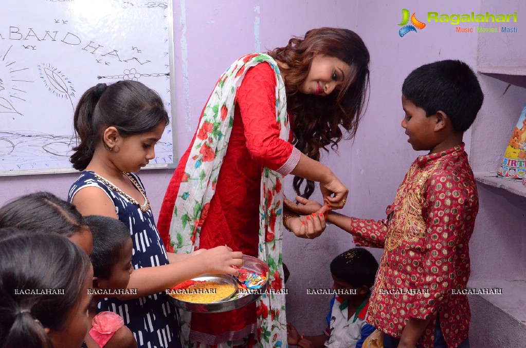 Rakhi Celebrations with Manali Rathod at Mathru Devo Bhava Charitable Trust, Hyderabad