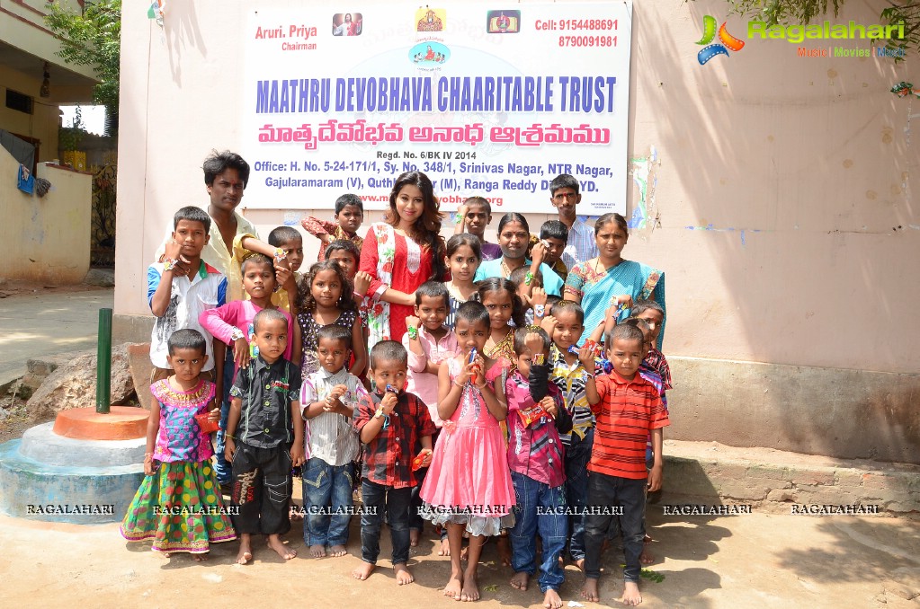 Rakhi Celebrations with Manali Rathod at Mathru Devo Bhava Charitable Trust, Hyderabad