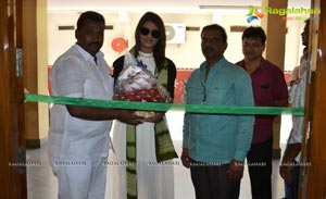Neha Deshpande inaugurated Pochampally IKAT Art Mela