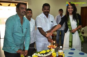 Neha Deshpande inaugurated Pochampally IKAT Art Mela