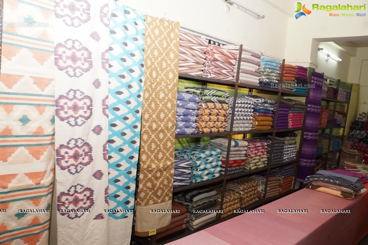 Pooja Sri launches Pochampally IKAT Art Mela in Hyderabad