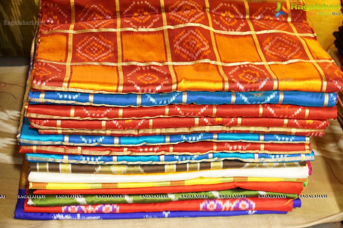 Pooja Sri launches Pochampally IKAT Art Mela in Hyderabad