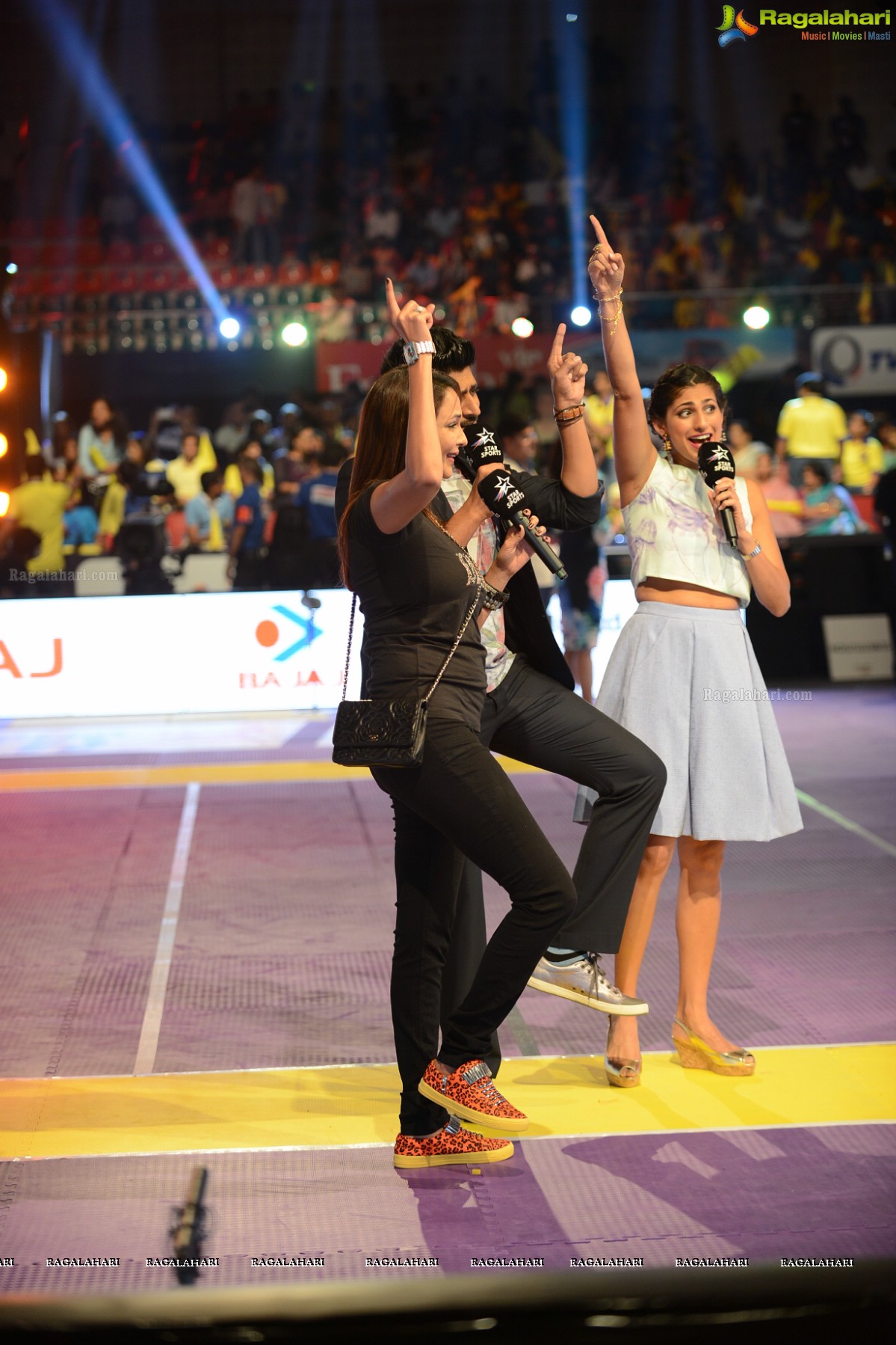 Venkatesh and Lakshmi Manchu at Pro Kabaddi League Telugu Titans Vs Patna Pirates Match