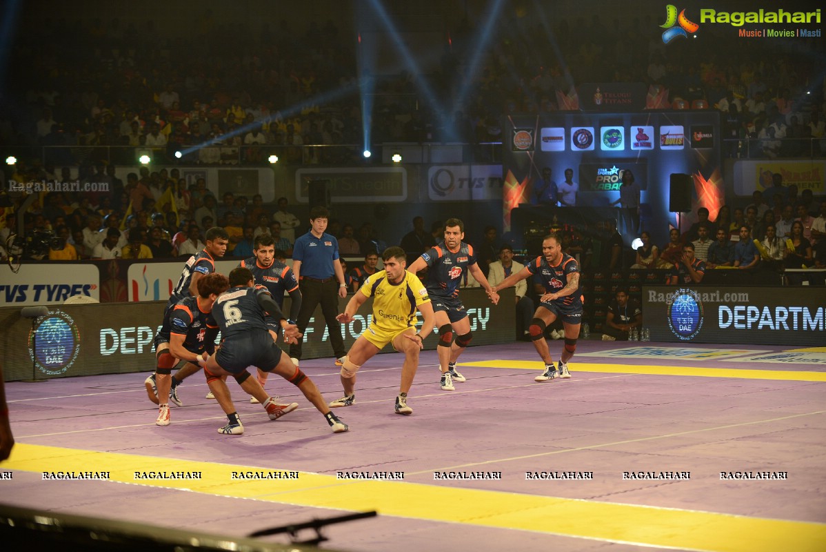 Venkatesh and Lakshmi Manchu at Pro Kabaddi League Telugu Titans Vs Patna Pirates Match