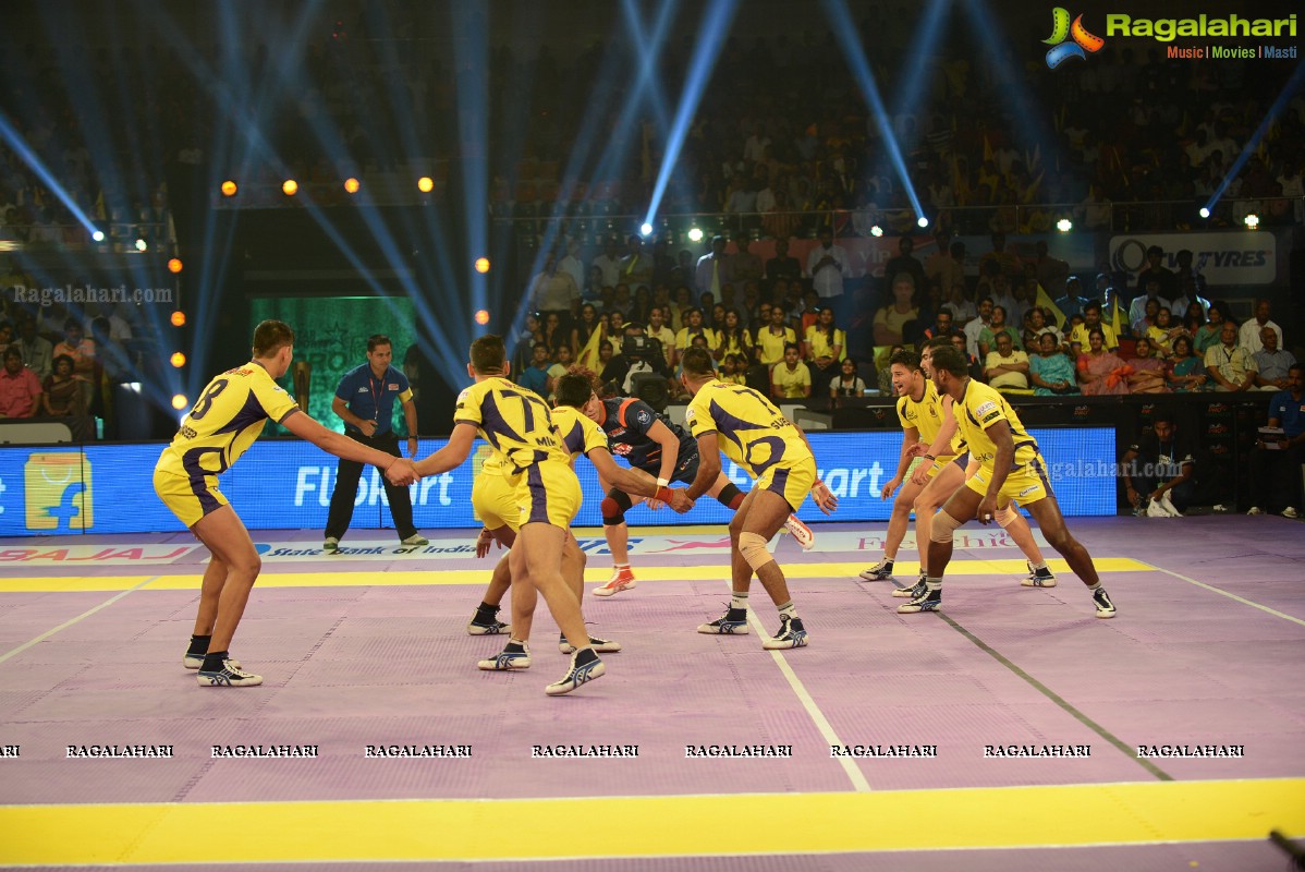 Venkatesh and Lakshmi Manchu at Pro Kabaddi League Telugu Titans Vs Patna Pirates Match