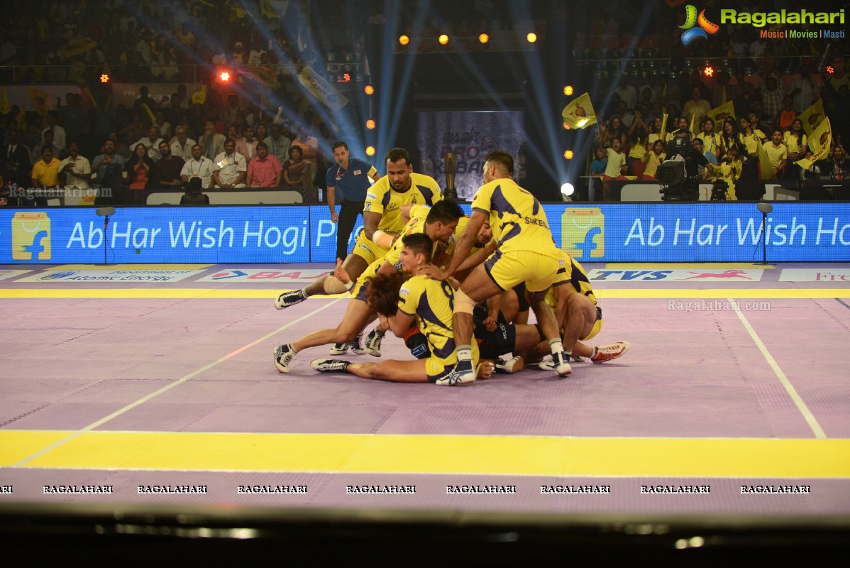 Venkatesh and Lakshmi Manchu at Pro Kabaddi League Telugu Titans Vs Patna Pirates Match