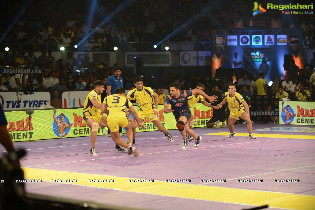 Venkatesh and Lakshmi Manchu at Pro Kabaddi League Telugu Titans Vs Patna Pirates Match