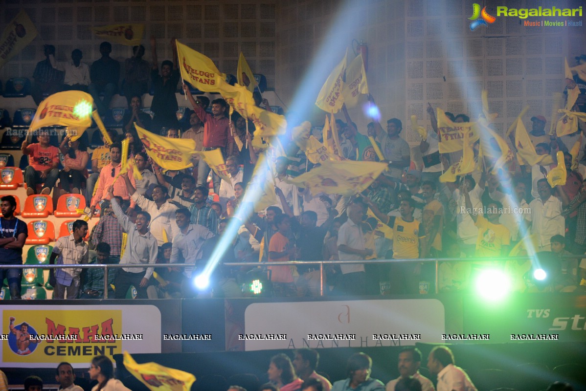 Venkatesh and Lakshmi Manchu at Pro Kabaddi League Telugu Titans Vs Patna Pirates Match