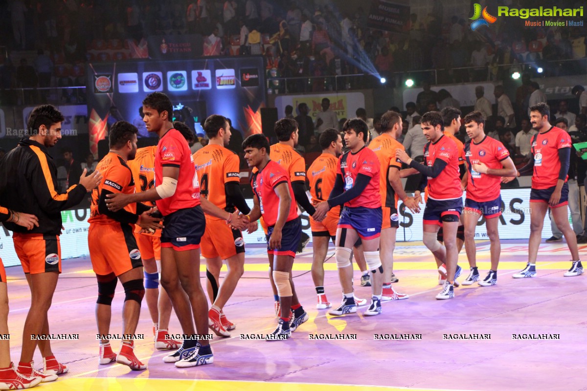 Allu Arjun-Sneha at Pro Kabaddi League Telugu Titans Vs Jaipur Pink Panthers Match