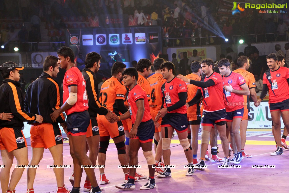 Allu Arjun-Sneha at Pro Kabaddi League Telugu Titans Vs Jaipur Pink Panthers Match