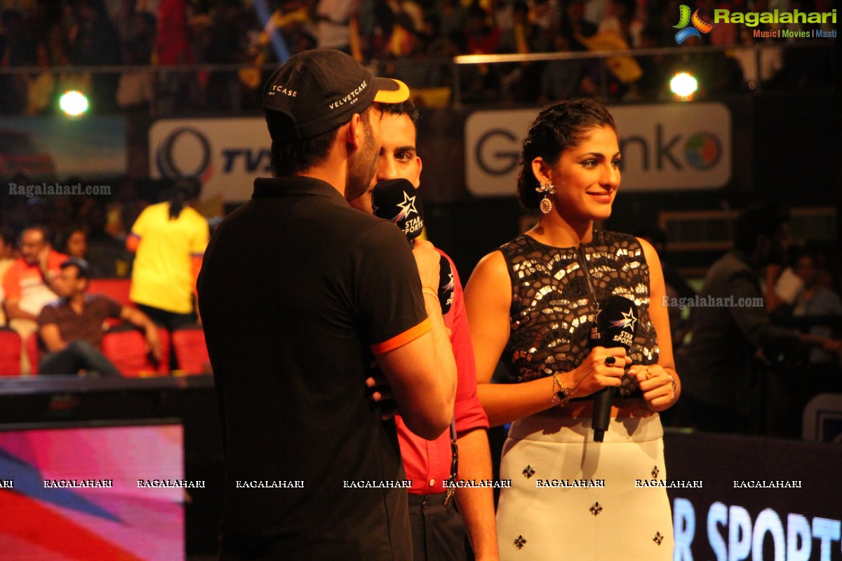 Allu Arjun-Sneha at Pro Kabaddi League Telugu Titans Vs Jaipur Pink Panthers Match