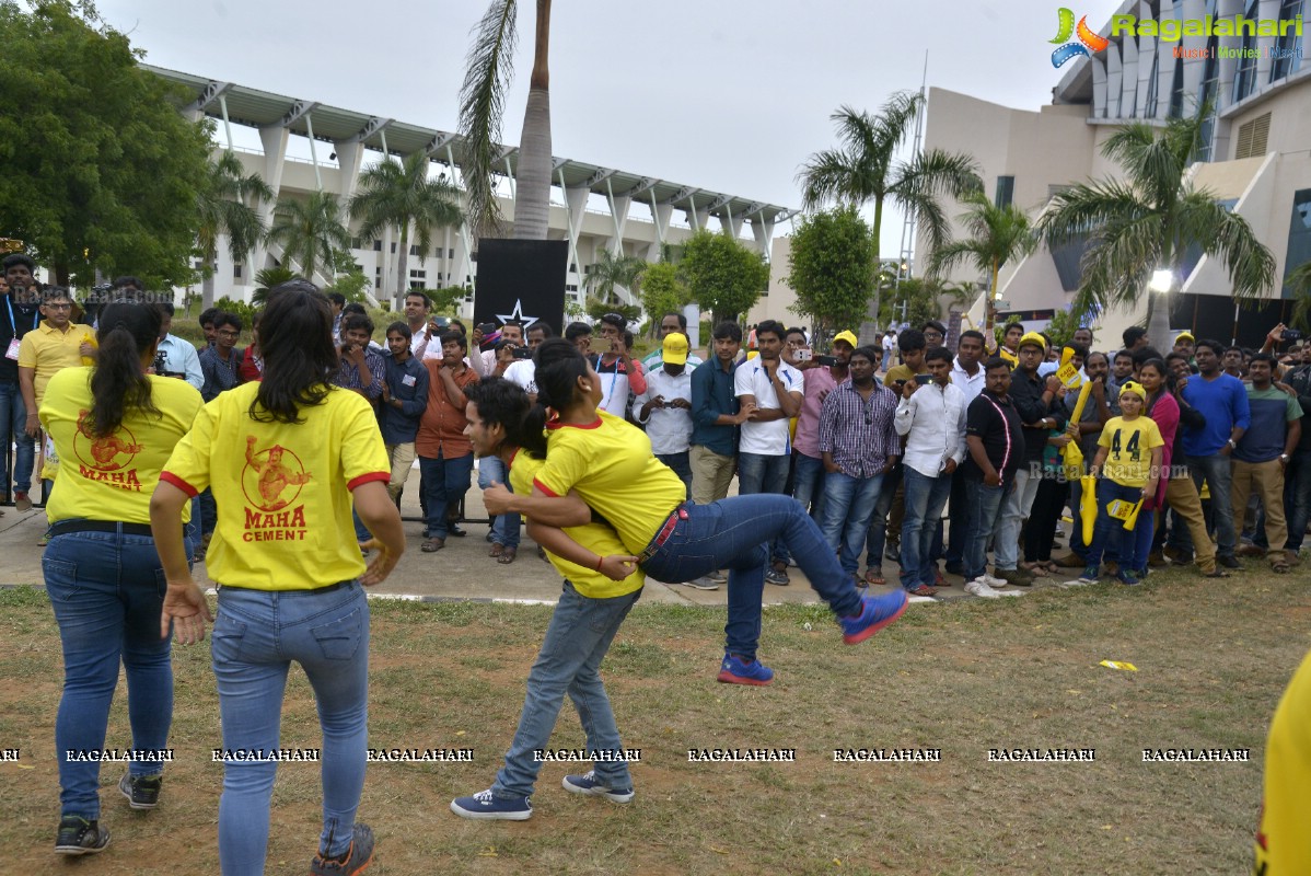 Allu Arjun-Sneha at Pro Kabaddi League Telugu Titans Vs Jaipur Pink Panthers Match