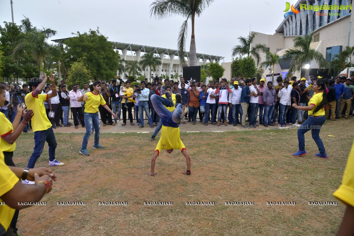 Allu Arjun-Sneha at Pro Kabaddi League Telugu Titans Vs Jaipur Pink Panthers Match