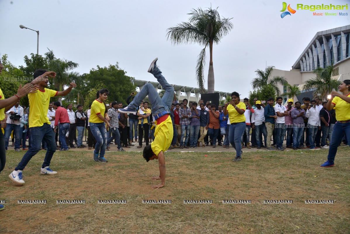 Allu Arjun-Sneha at Pro Kabaddi League Telugu Titans Vs Jaipur Pink Panthers Match