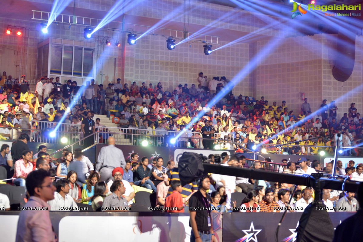 Allu Arjun-Sneha at Pro Kabaddi League Telugu Titans Vs Jaipur Pink Panthers Match